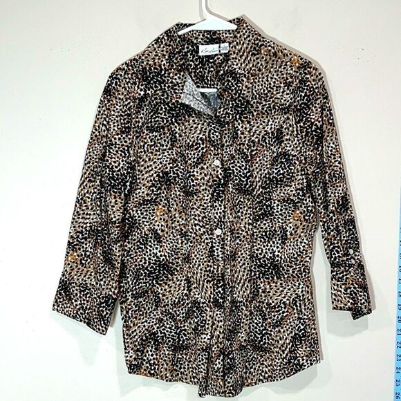 Beautiful Animal Print Button Up By Kim Rogers. Size Large - Picture 1 of 5